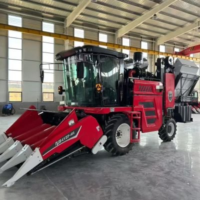 Agricultural machinery for harvesting corn: harvester